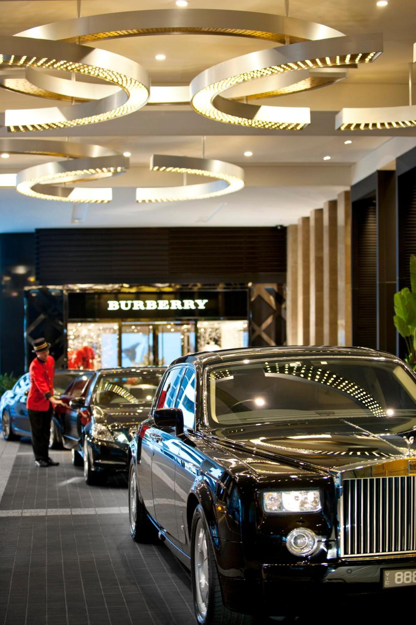 Hotel Crown Towers Melbourne Zewnętrze zdjęcie A Burberry store in Hong Kong