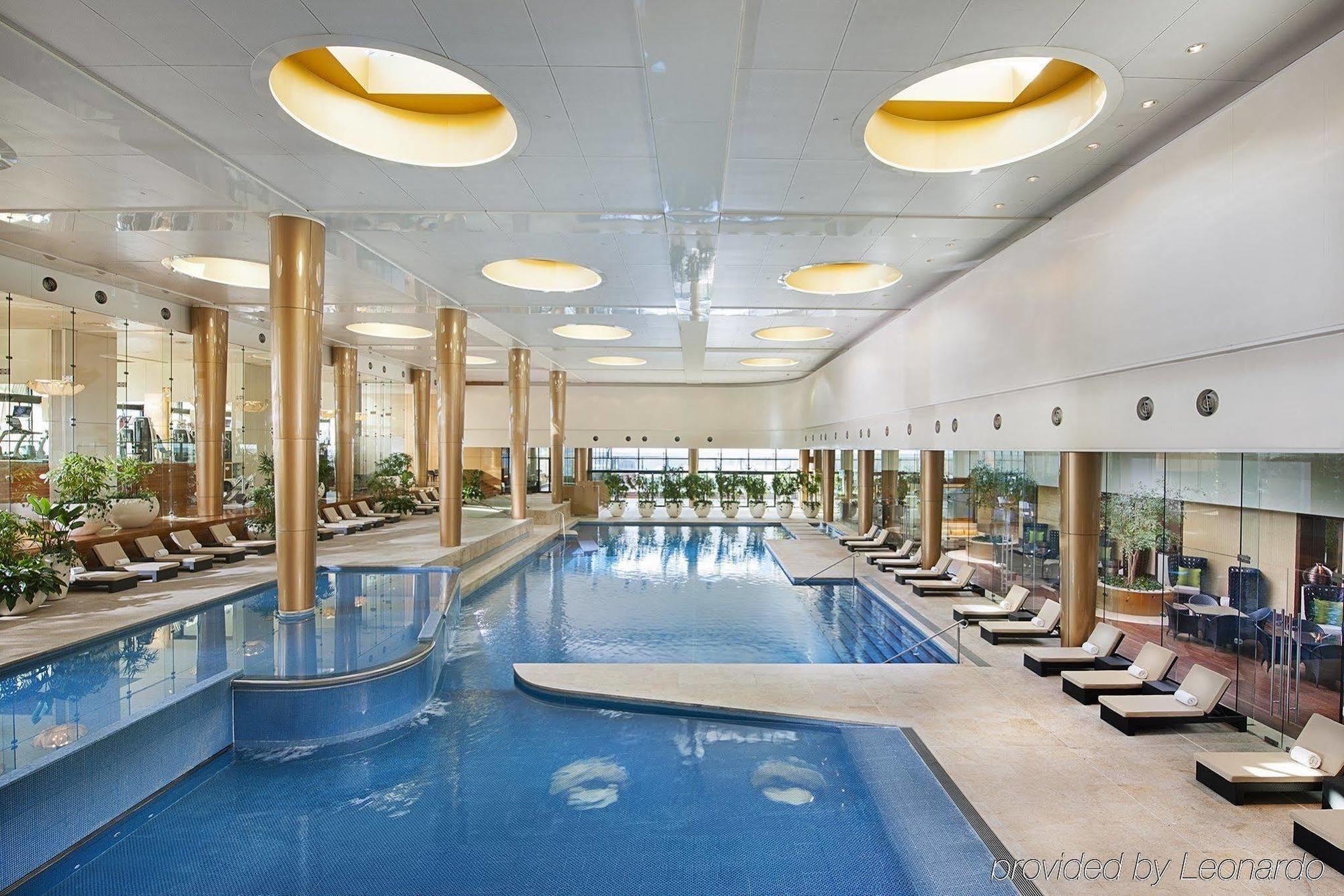 Hotel Crown Towers Melbourne Zewnętrze zdjęcie The pool at the spa