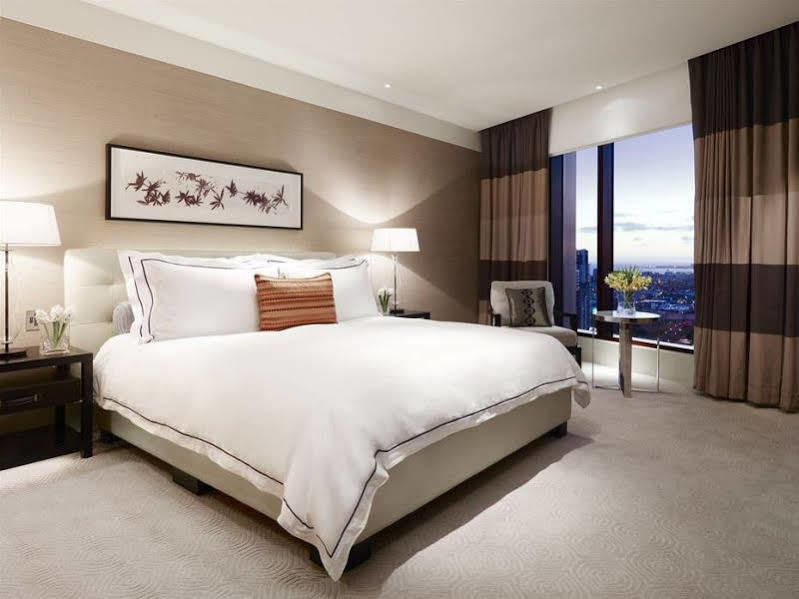 Hotel Crown Towers Melbourne Zewnętrze zdjęcie A bedroom at The Ritz-Carlton, Downtown, Los Angeles