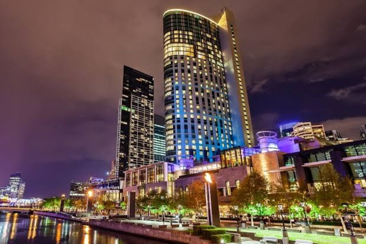 Hotel Crown Towers Melbourne Zewnętrze zdjęcie The Crown Hotel at Night